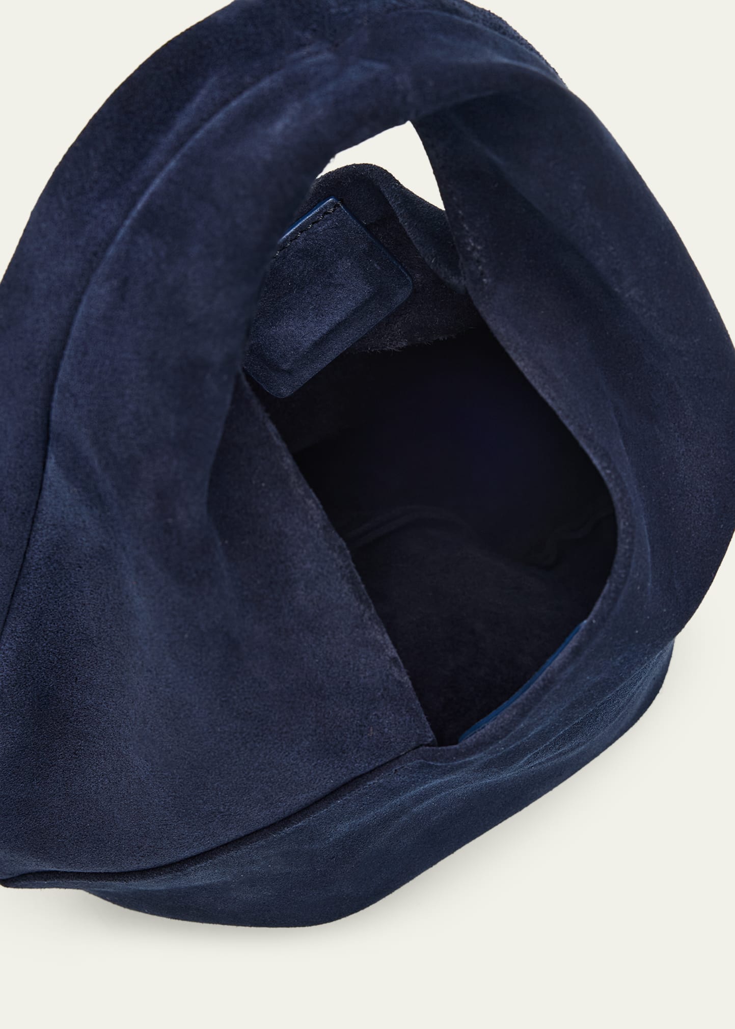 Weiche Tropfen-Handtasche aus Veloursleder mit Magnetverschluss