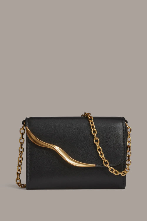 Mini-Umhängetasche mit wellenförmigem Goldbeschlag und Kettenriemen