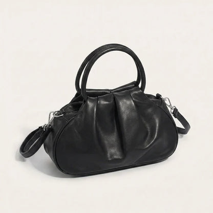Kompakte Handtasche mit markanter Frontraffung