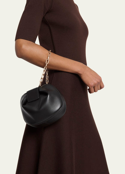 Kleine Clutch aus weichem Lammleder mit Messingkette und Magnetklappe