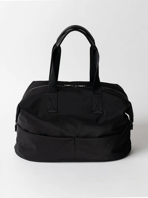 Vielseitige Weekender Tasche aus wasserfestem Nylon mit Gepäckgurt