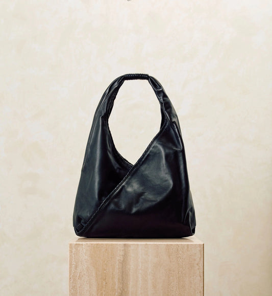 Schlaffe Leder-Schultertasche mit geflochtenem Griff und Magnetverschluss