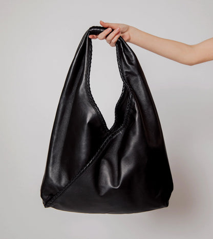 Schlaffe Leder-Schultertasche mit geflochtenem Griff und Magnetverschluss